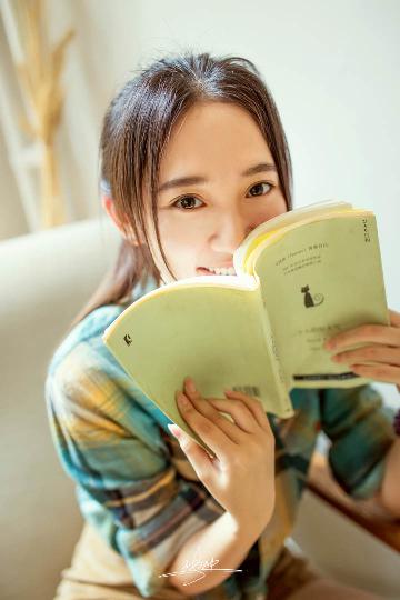 青青河边草下一句